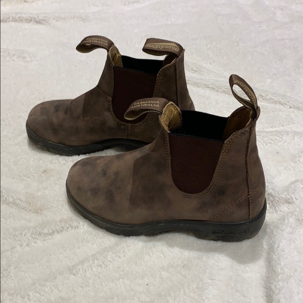 Blundstones leather brown